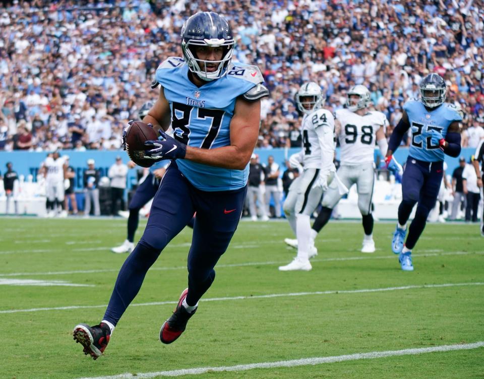 Tennessee Titans tight end Geoff Swaim (87) runs in for a touchdown during the first quarter at Nissan Stadium Sunday, Sept. 25, 2022, in Nashville, Tenn. 