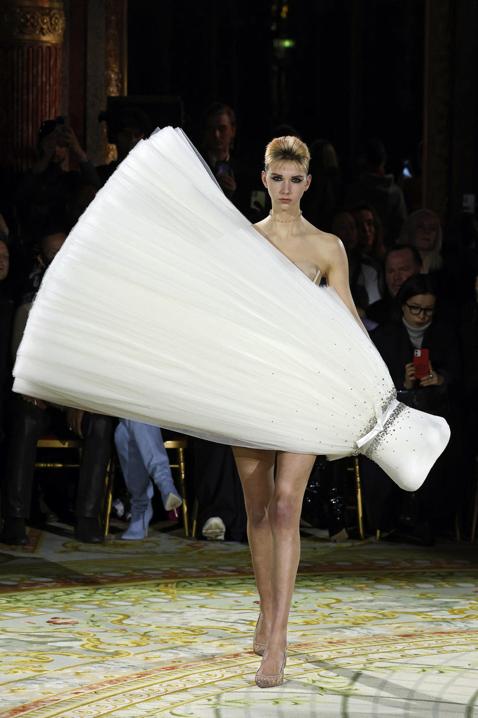 Viktor & Rolf : Runway - Paris Fashion Week - Haute Couture Spring Summer 2023 (Estrop / Getty Images)