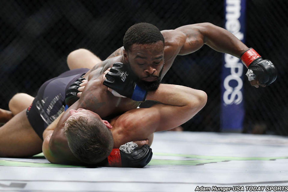 Tyron Woodley (red gloves) fights against Stephen Thompson in their welterweight title bout during UFC 205 at Madison Square Garden. (Adam Hunger, USA TODAY Sports)