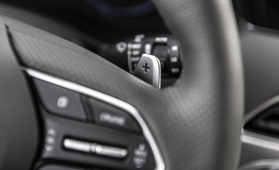 <p>All Palisades provide manual shifting through steering-wheel-mounted paddles. </p>