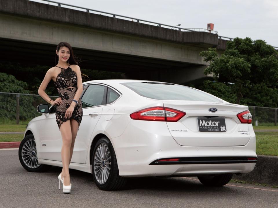 【Motor Babe】Ford Mondeo Hybrid 綠光旗艦