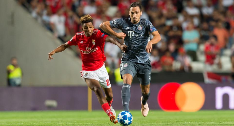 Mats Hummels trug gegen SL Benfica rosa Schuhwerk. (Bild: Getty Images)