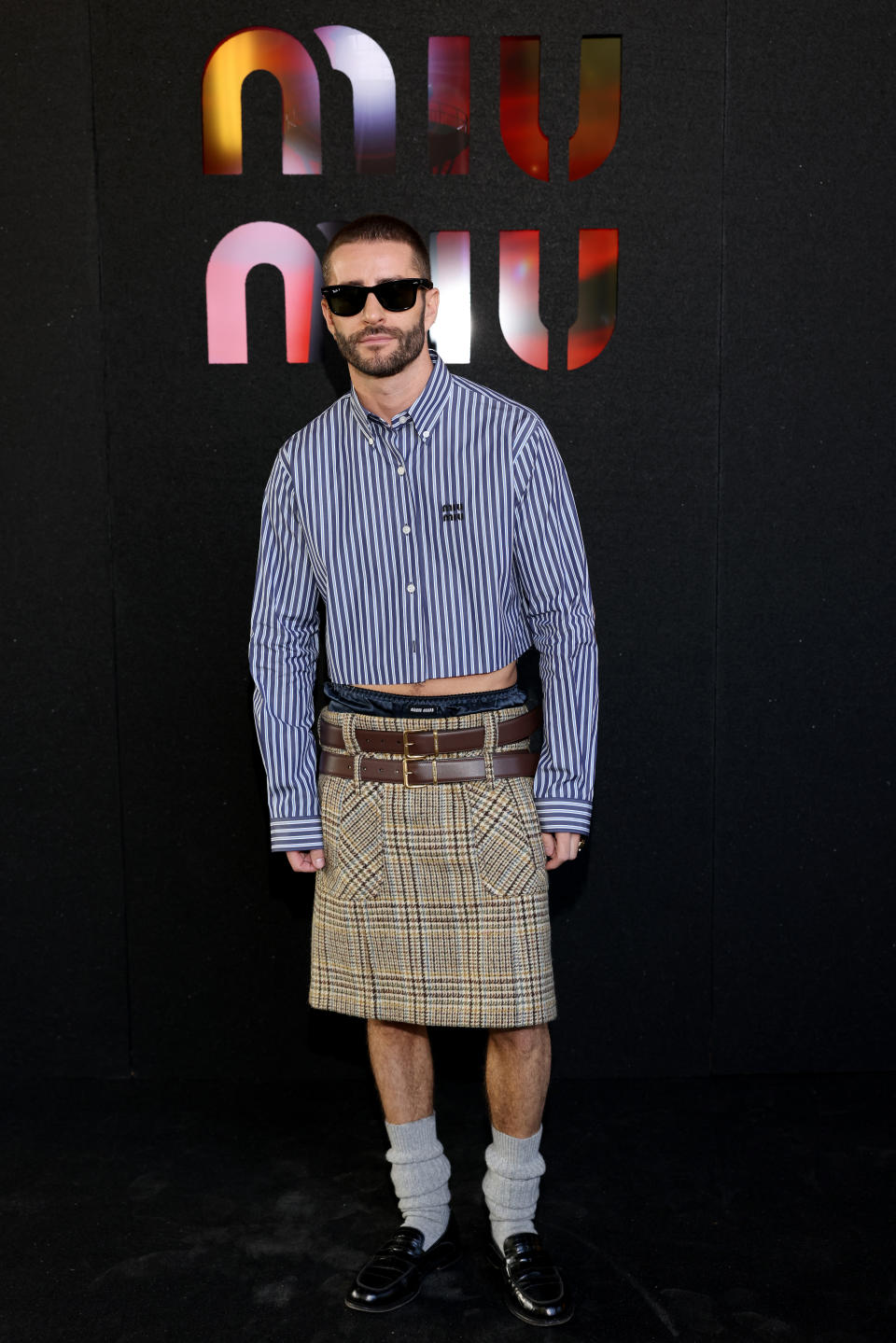 <p>Célèbre styliste espagnol, Pelayo Dia avait osé le kilt au défilé Miu Miu. Et force est de constater que ça lui va très bien ! (Crédit Arnold Jerocki/Getty Images for Miu Miu)</p> 