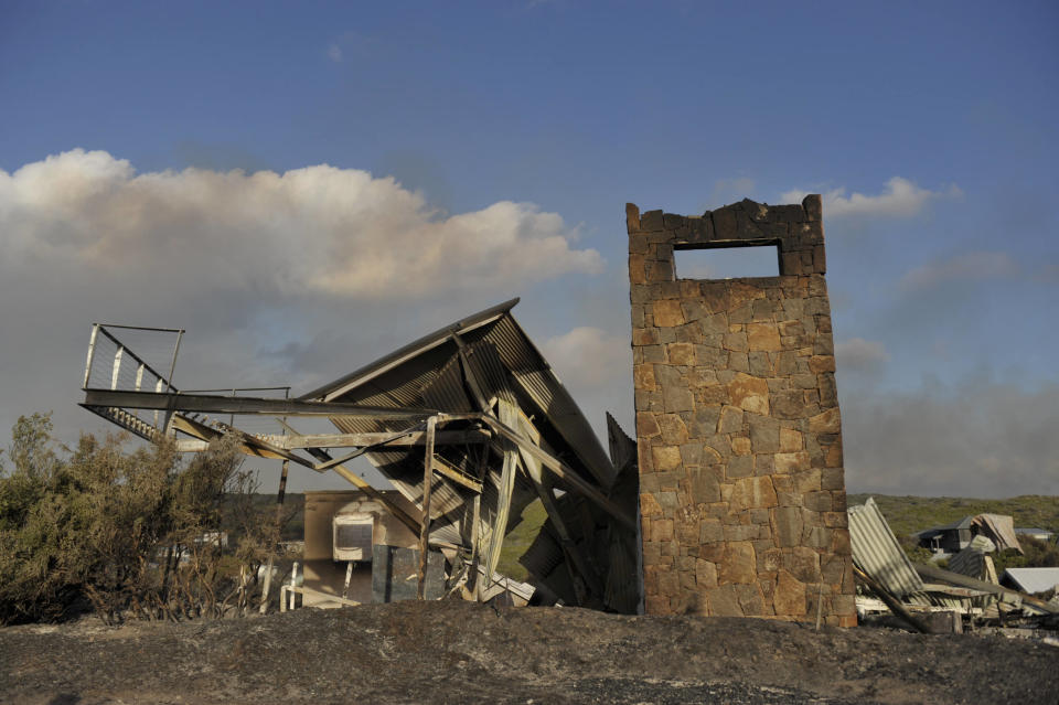 Bush Fire Continues To Threaten Western Australia Towns