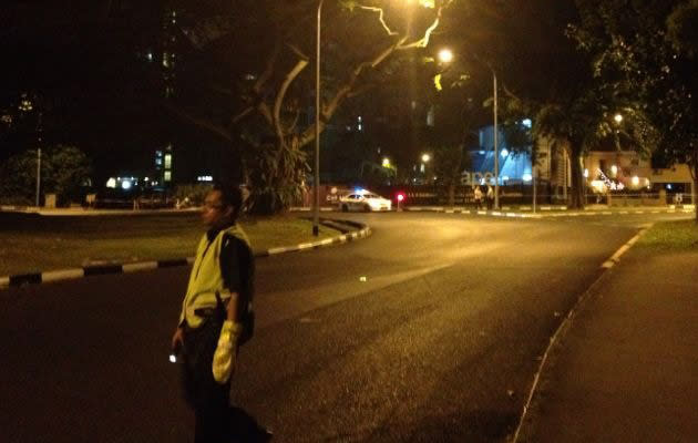 Police have cordoned off the junction from Marine Parade towards Amber Road. (Yahoo! photo)