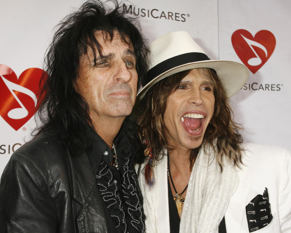 Rock star Alice Cooper (L) poses with Steven Tyler of Aerosmith as they arrive at the MusiCares MAP Fund benefit concert in Hollywood, California May 9, 2008. Cooper was honored with the Stevie Ray Vaughan Award for his support of MusiCares which provides access to addiction recovery treatment for members of the music community at the concert.  REUTERS/Fred Prouser                (UNITED STATES)