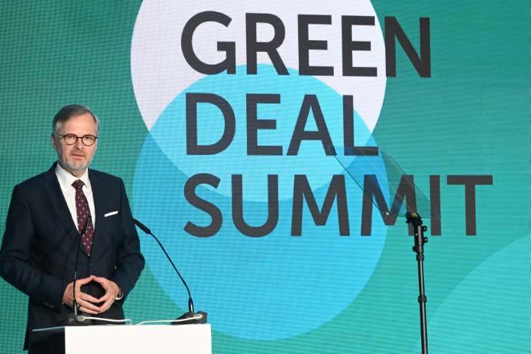 El primer ministro checo, Petr Fiala, pronuncia un discurso durante la Cumbre del Pacto Verde de la Unión Europea, en Praga, el 26 de septiembre de 2023 (Michal Cizek)