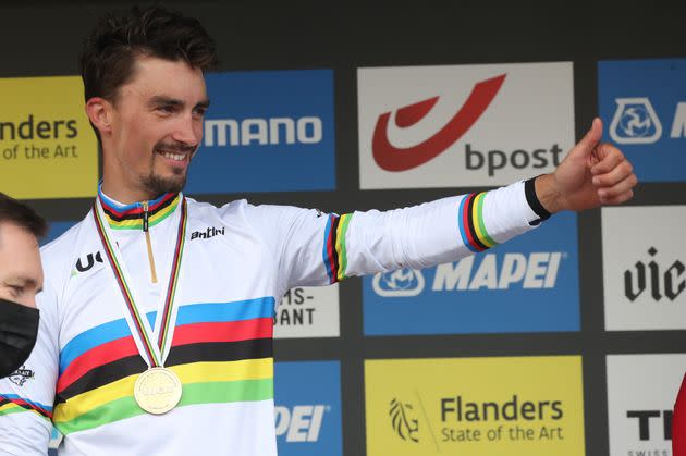 Julian Alaphilippe après sa victoire aux Championnats du monde de cyclisme ce 26 septembre 2021. REUTERS/Yves Herman (Photo: Yves Herman via Reuters)