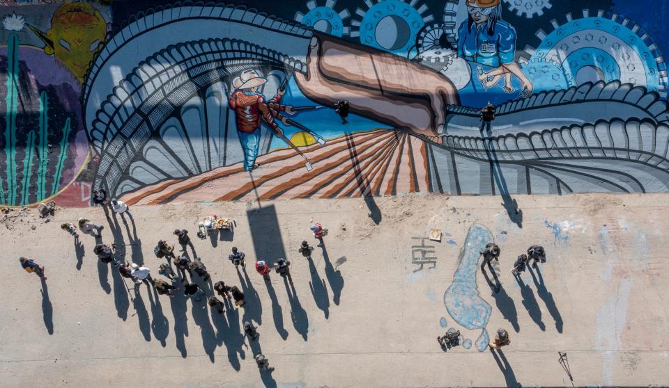 A mural depicting a 'bracero' farmworker and a maquiladora worker depict the migrant experience in the El Paso/Ciudad Juarez binational community. The mural titled 'Under the Bridge/Bajo el Puente' is the creation of Jorge Perez Mendoza, an artist from Ciudad Juarez.