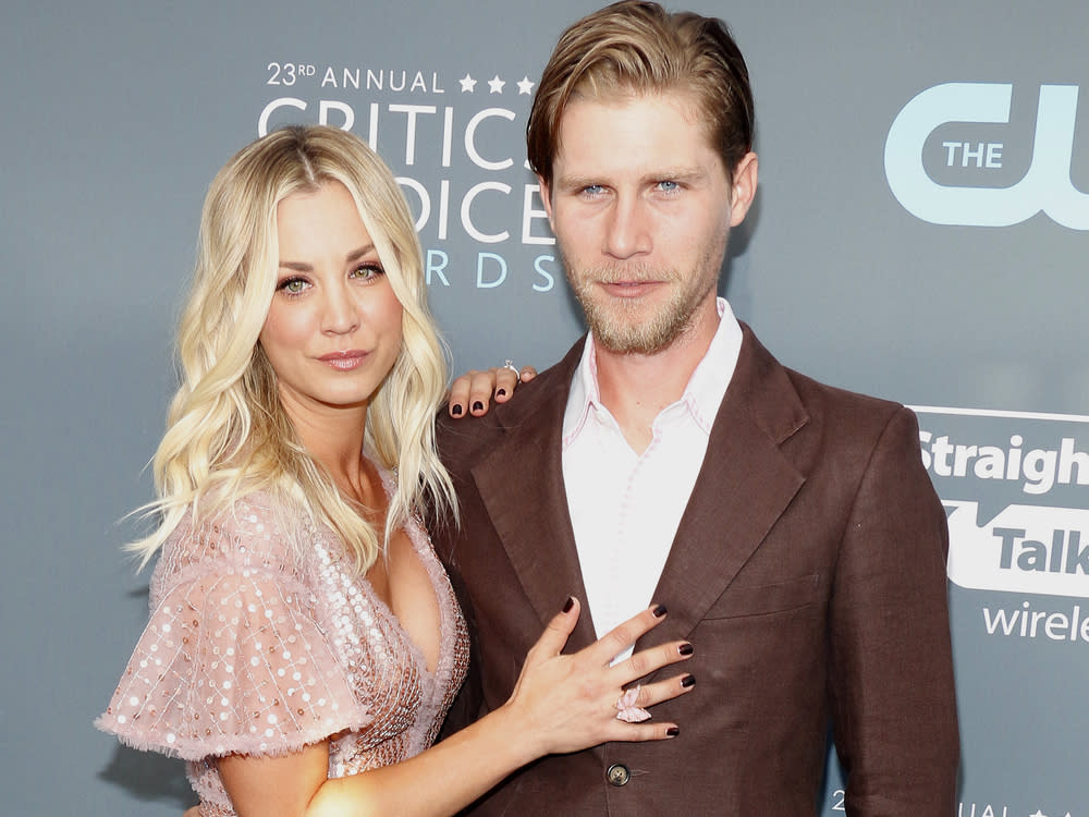 Kaley Cuoco und Ehemann Karl Cook bei den Critics' Choice Awards 2018. (Bild: Tinseltown / Shutterstock.com)