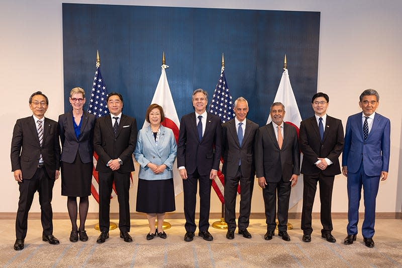 Purdue University President Mung Chiang on Sunday (May 21) at the G7 Summit in Hiroshima, Japan, signed another landmark international agreement to advance Purdue’s efforts in semiconductors production. Purdue is partnering with Micron, Tokyo Electron and other educational institutions in the United States and Japan to establish the “UPWARDS Network” for workforce advancement and research and development in semiconductors. The agreement was signed in the presence of, among others, U.S. Secretary of State Antony Blinken; Keiko Nagaoka, Japan’s Minister for Education, Culture, Sports, Science and Technology; and U.S. Ambassador to Japan Rahm Emanuel. The signatories later had a meeting with U.S. President Joe Biden at the end of the summit.