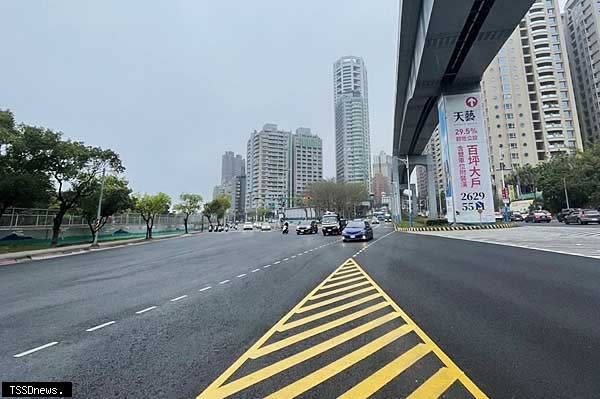 淡北道路四月十五日起在淡金路及中正東路一段進行第一階段交維施工。<br /><br />（圖：新北工務局提供）