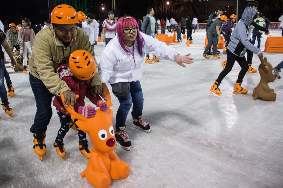 FOTOS | La nueva y austera pista de hielo de CDMX