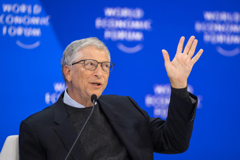 El cofundador de Microsoft, Bill Gates, asiste a una sesión en la reunión del Foro Económico Mundial en Davos el 17 de enero de 2024. Foto de FABRICE COFFRINI/AFP vía Getty Images