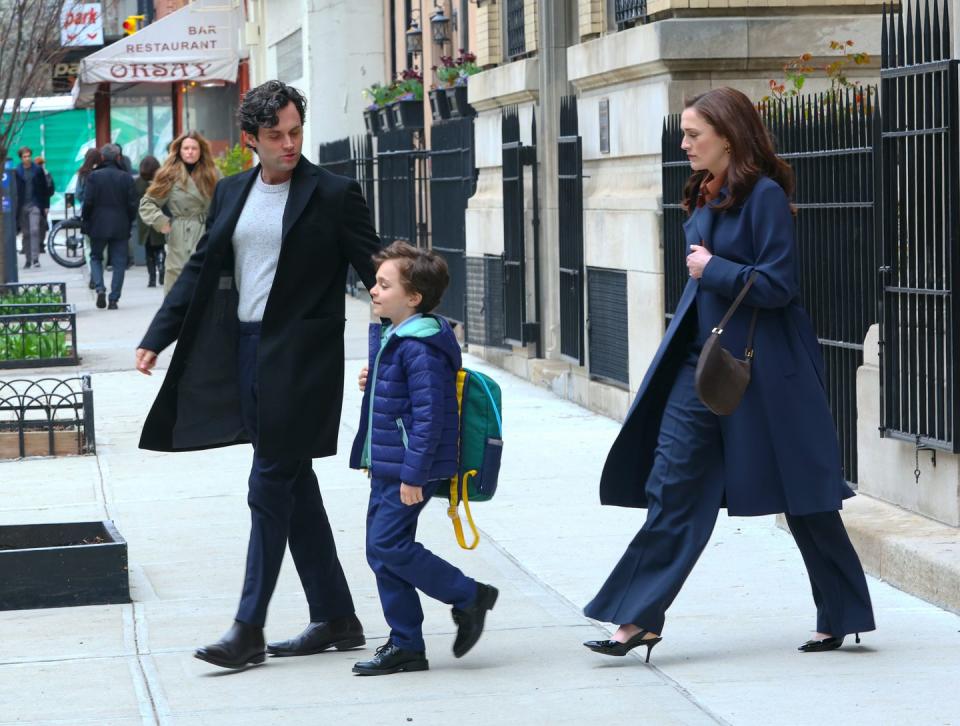 penn badgley, frankie demaio and charlotte ritchie filming you season 5