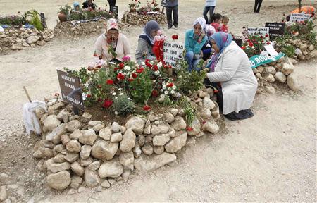 Women mourn at graves for miners who died in Tuesday's mine disaster, at a cemetery in Soma, a district in Turkey's western province of Manisa May 20, 2014. REUTERS/ Osman Orsal