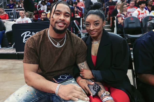 <p>Carmen Mandato/Getty Images</p> Simone Biles and Jonathan Owens attend a game between the Houston Rockets and the Los Angeles Lakers