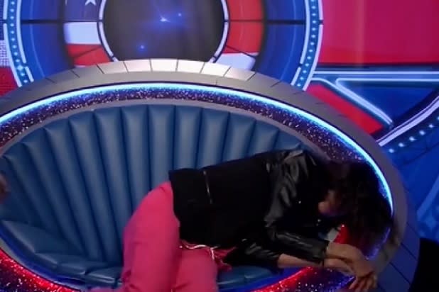 Janice Dickinson Collapses From Bee Sting On ‘celebrity Big Brother Video