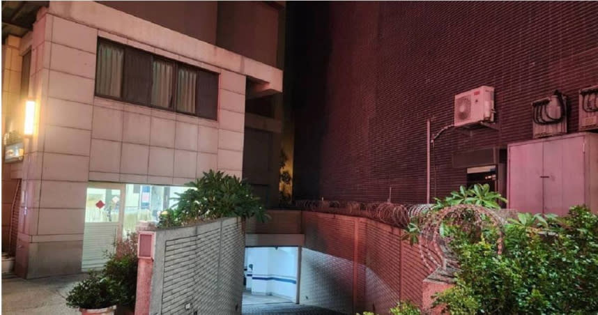 台中市北區英士路一處社區驚傳離奇命案，一名30歲黃姓女子昨（20日）晚間8時許，被發現陳屍在「圍牆縫隙」中，已明顯死亡多時。（圖／報系資料照）