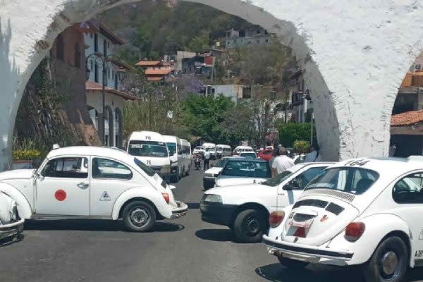 bloqueos a los accesos de taxco tras asesinato de una niña