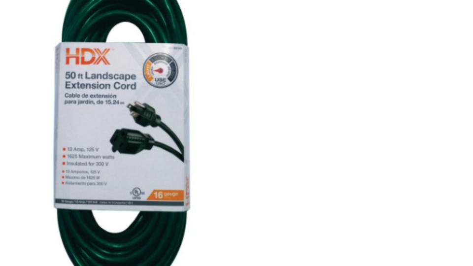 Cable de extensión de 50 pies 16/3,diseñado para resistir temperaturas de -40F a 167F. /Foto:<em><a href="https://www.homedepot.com/p/HDX-50-ft-16-3-Extension-Cord-HD-809-543/100650559" rel="nofollow noopener" target="_blank" data-ylk="slk:Home Depot;elm:context_link;itc:0;sec:content-canvas" class="link "> Home Depot</a></em>