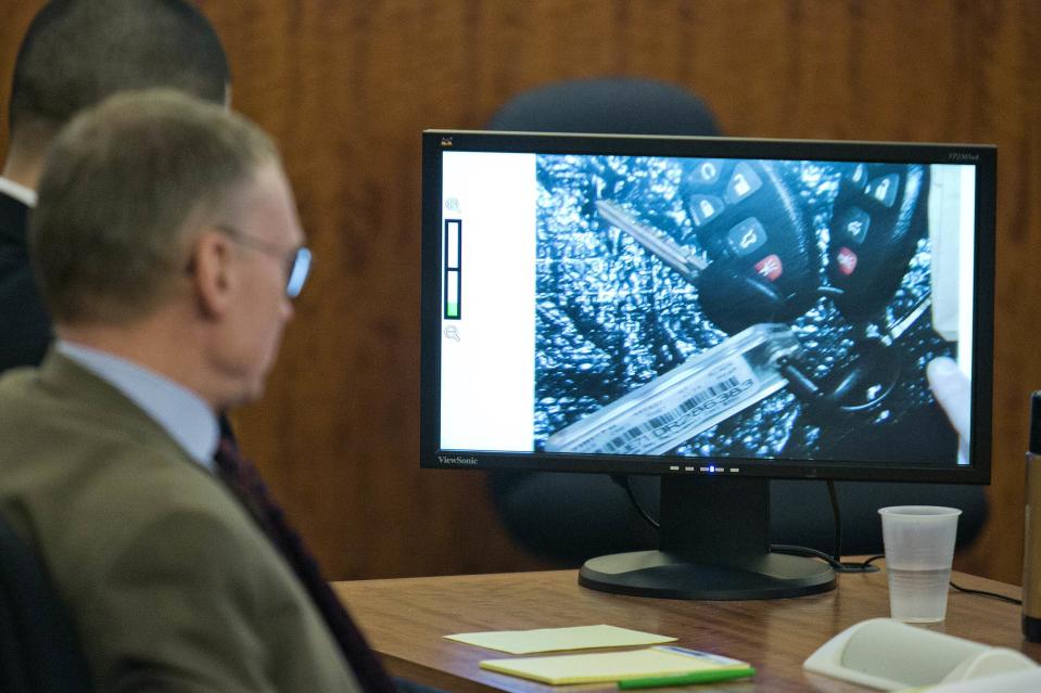 Former New England Patriots player Aaron Hernandez and attorney Charles Rankin view a monitor showing Enterprise rental car keys recovered from Odin Lloyd, during his murder trial at the Bristol County Superior Court in Fall River, Massachusetts, February 18, 2015. REUTERS/Dominick Reuter/Pool (UNITED STATES - Tags: CRIME LAW SPORT FOOTBALL)