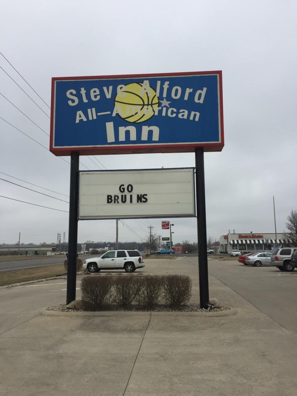 Steve Alford's former New Castle teammate, Kenny Cox, is the owner of the Steve Alford All-American Inn. 