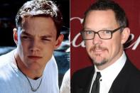 Irrer Blick und das Messer in der Hand: Matthew Lillard ist der zweite Killer im mörderischen Gespann. Trotz seines Erfolges in "Scream", soll es mit der ganz großen Film-Karriere nicht klappen. Neben Serien-Gastrollen im TV war er auf der großen Leinwand in den Comic-Verfilmungen "Looney Tunes: Back in Action" und "Scooby Doo" zu sehen. Privat jedoch läuft es für den Schauspieler bestens. Der 42-Jährige ist glücklich verheiratet und stolzer Vater von drei Kindern. (Bilder: ddp images)