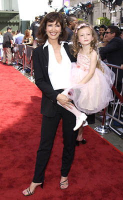 Janine Turner with daughter Juliette at the LA premiere of 20th Century Fox's Star Wars: Episode II