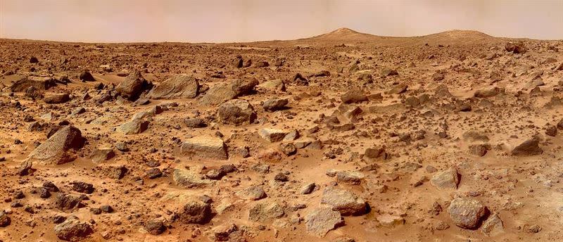 10 火星探測車降落傳回來的火星地形照片 。 （圖／彭家彥博士提供）