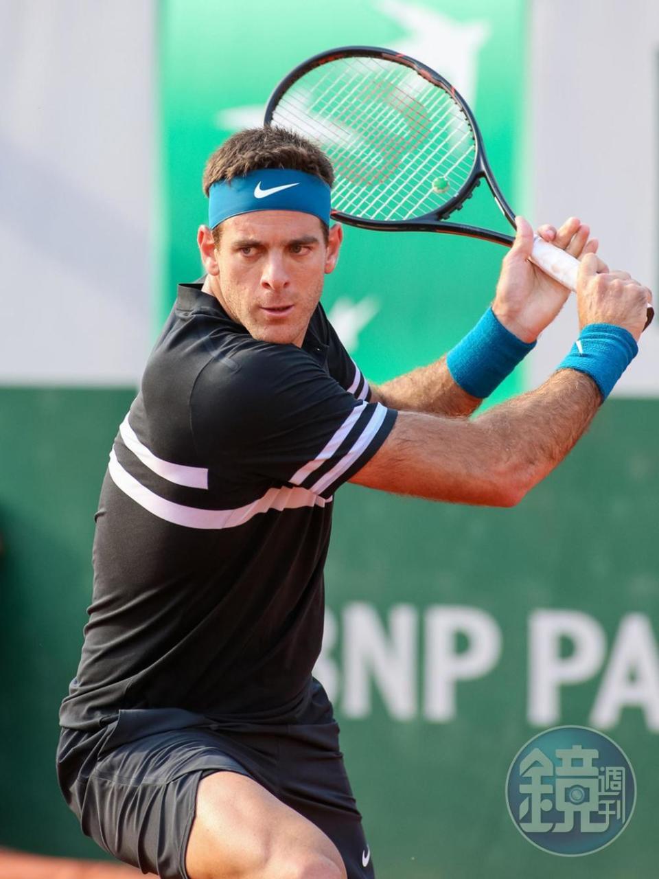 《Juan Martin Del Potro》這位阿根廷名將曾經是「4大天王」以外最強的選手，尤其2009年美網以5盤大戰擊敗費德勒奪下冠軍，更是史詩級的代表作。可惜後來也因傷跌入低潮，成績起伏。今年法網有回歸跡象。（東方IC）