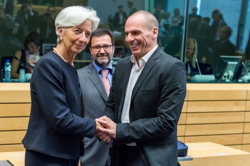 IMF總裁拉加德（左）與希臘財政部長瓦魯法吉斯（美聯社）