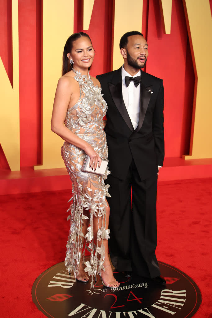 BEVERLY HILLS, CALIFORNIA - MARCH 10: Chrissy Teigen and John Legend attend 2024 Vanity Fair Oscar Party Hosted By Radhika Jonesat Wallis Annenberg Center for the Performing Arts on March 10, 2024 in Beverly Hills, California. (Photo by Daniele Venturelli/Getty Images)