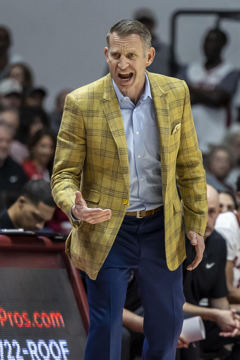 Alabama coach Nate Oats argues a call during the first half of the team's NCAA college basketball game against Florida, Wednesday, Feb. 21, 2024, in Tuscaloosa, Ala. (AP Photo/Vasha Hunt)