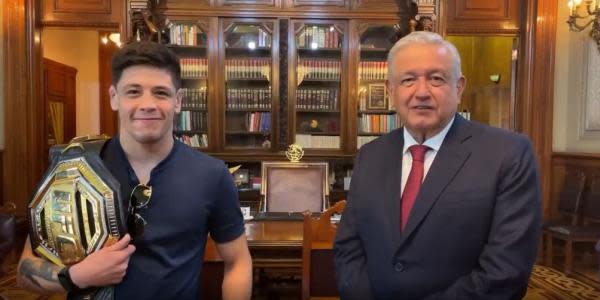 AMLO recibe y homenajea al tijuanense Brandon Moreno