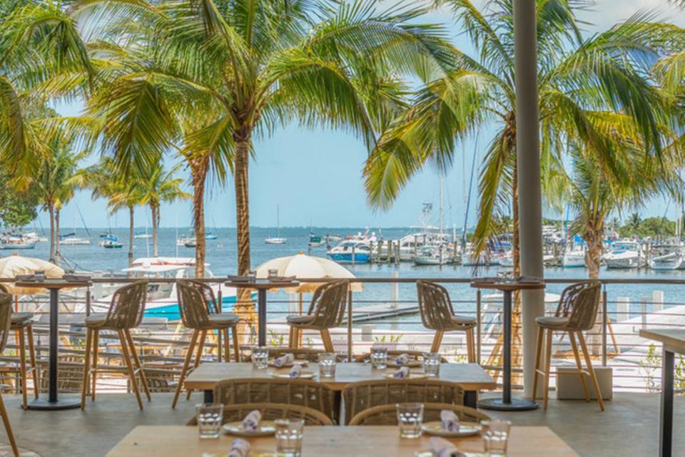 Bayshore Club, el exclusivo restaurante frente al mar de Coconut Grove, ofrece menús de almuerzo y cena para Miami Spice.