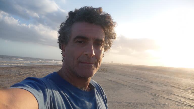 Fernando Spiner, en Villa Gesell, su hogar de toda la vida