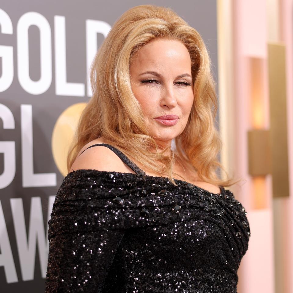 Jennifer Coolidge Wins the Golden Globes (and a Golden Globe)