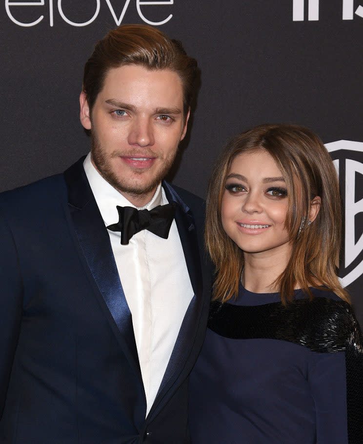 Dominic Sherwood and <i>Modern Family</i> star Sarah Hyland. (Photo: Getty Images)