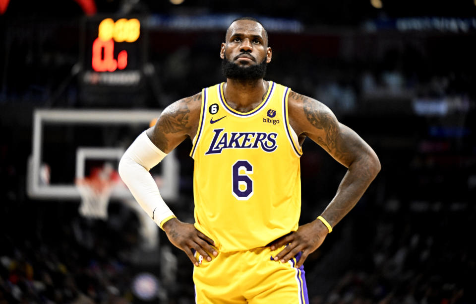 Los Angeles, CA - November 09: LeBron James #6 of the Los Angeles Lakers looks up toward the video board against the LA Clippers in the second half of a NBA basketball game at the Crypto.com Arena in Los Angeles on Wednesday, November 9, 2022. (Photo by Keith Birmingham/MediaNews Group/Pasadena Star-News via Getty Images)