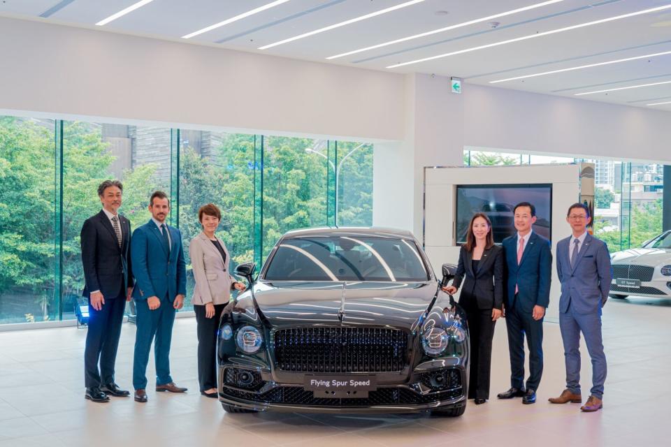 總代理永三汽車宣佈Bentley Taichung全新展示與服務中心盛大開幕，同場展出1720萬元起的四門旗艦性能轎跑車Flying Spur Speed。
