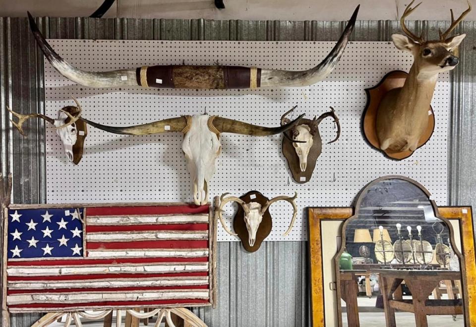 A pair of longhorns set one buyer back a whopping $10,000 (Liberty Auction)