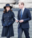 <p>Kate Middleton asistió junto al príncipe William a un servicio religioso en la Catedral de San Pablo, en Londres, y allí lució muy guapa en una gabardina azul de seis botones, con la que presumió de su quinto mes de embarazo/Getty Images </p>