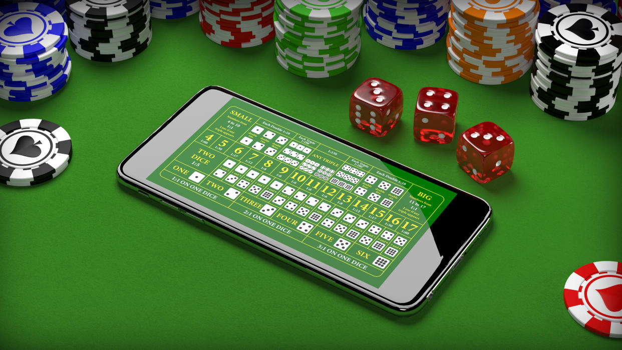 Online casino with smartphone, poker chips and dice. (Photo: Getty Images)