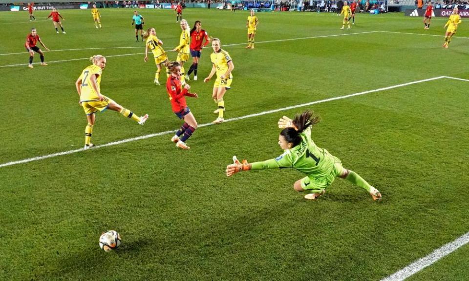 Salma Paralluelo (No 18) drills the ball beyond Zecira Musovic to put Spain in front.