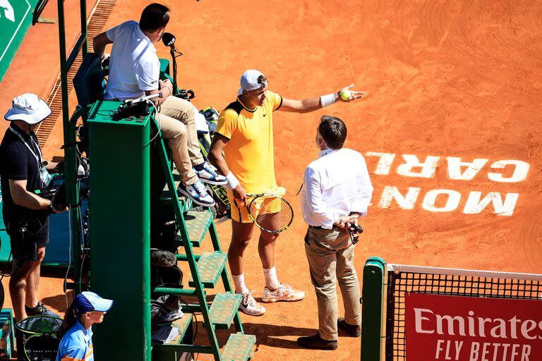 Denmark's Holger Rune argues with the empire during his Monte Carlo ATP Masters Series Tournament quarter final tennis match against Italy's Jannik Sinner on the Rainier III court at the Monte Carlo Country Club in Monaco on April 12, 2024. (Photo by Valery HACHE / AFP)