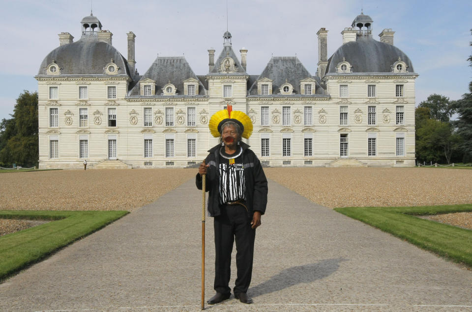 FILE - Indigenous Chief Raoni Metuktire poses in front of the chateau de Cheverny, central France, Sept. 24, 2011. Not long after returning to Brazil in May 2024, the chief of the Kayapo severed ties with his Belgian acolyte, filmmaker Jean-Pierre Dutilleux. (AP Photo/Jacques Brinon, File)