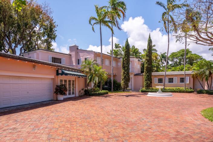 a driveway at the most expensive home currently for sale in Florida, 18 La Gorce Circle in Miami Beach