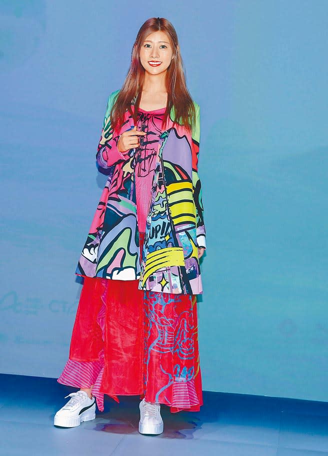 日本女星阿部瑪利亞昨為設計師品牌走秀。（粘耿豪攝）
