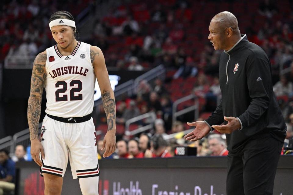 Head coach Kenny Payne talks to Louisville guard Tre White during the Cardinals’ home loss to Chattanooga earlier this season.